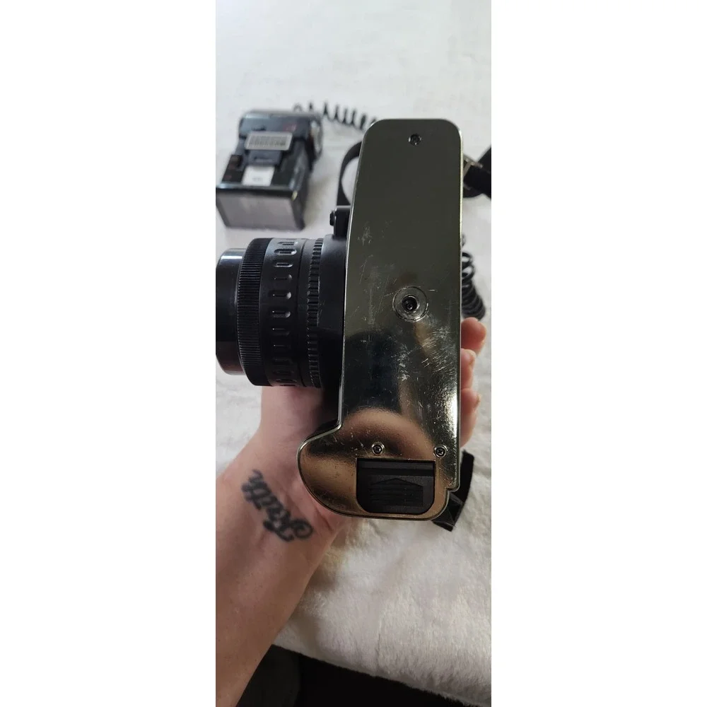 Canon Q8200 Camera 35mm Film‎ Vintage Black Flash - READ